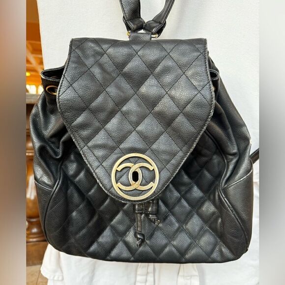 AUTH VINTAGE CHANEL BACKPACK main image 5